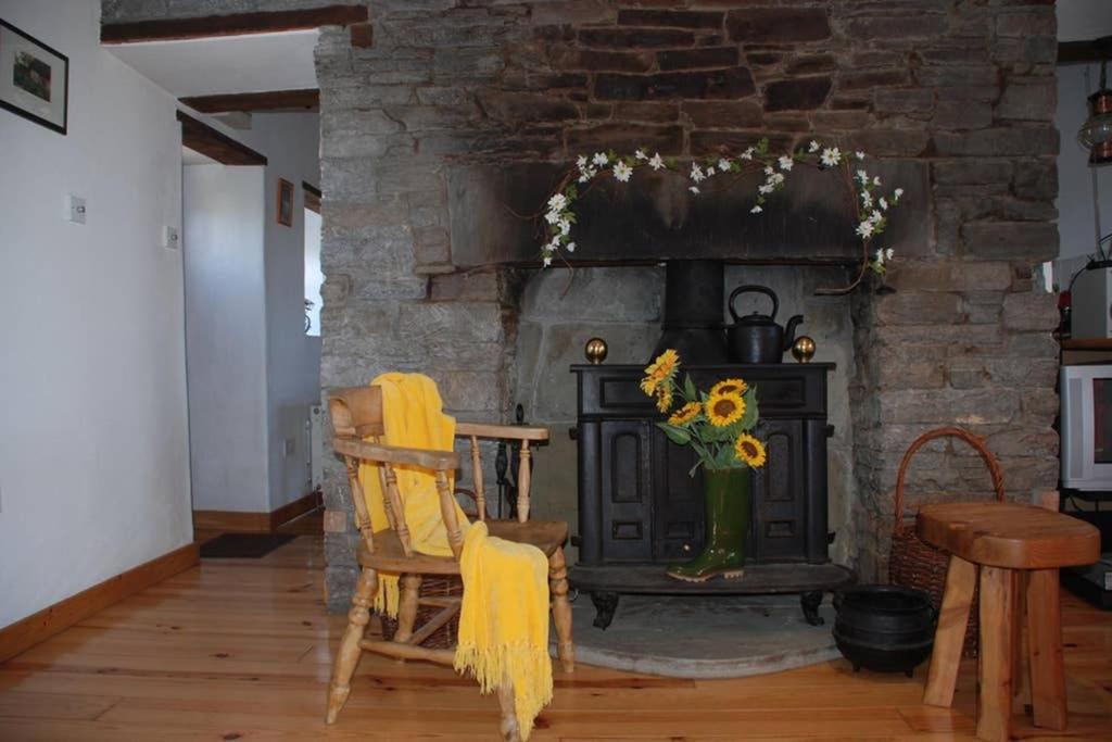 Red Stonecutters Cottage, Doolin Carrowauff Exterior photo