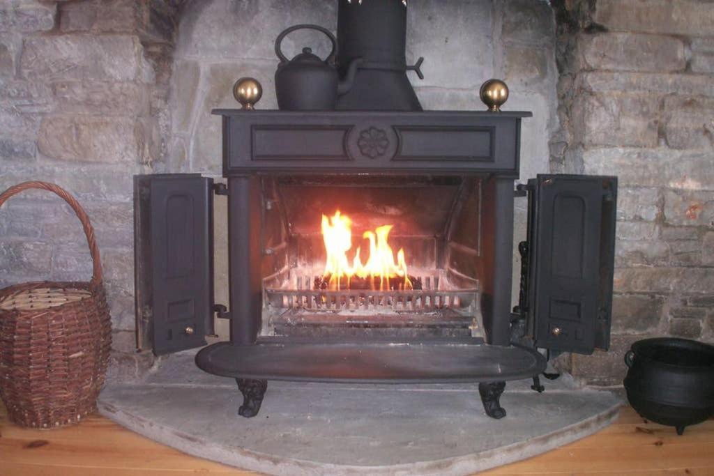 Red Stonecutters Cottage, Doolin Carrowauff Exterior photo
