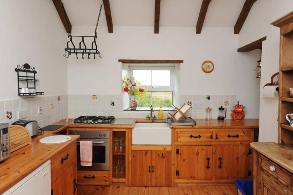 Red Stonecutters Cottage, Doolin Carrowauff Exterior photo